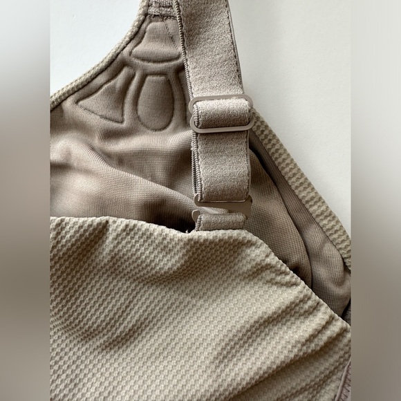 BERLEI - High Performance Underwire Non Padded Sports Bra Beige - 18DD (US 40DD) - Picture 4 of 11